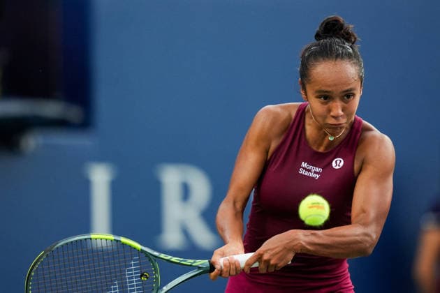 WTA, Tennis Damen Masters 1000 National Bank Open Toronto 2026 - Round of 64 - Day 5 Leylah Fernandez of Canada plays a backhand during the Women™s Singles round of 64 match against Renata Zarazua of Mexico on day 5 of the WTA Masters 1000 National Bank Open at Sobeys Stadium on August 5, 2026, in Toronto, Canada. (Photo by Leonardo Ramirez Eyepix Group) Copyright: xLeonardoxRamirezx xEyepixxGroupx LR_04082026_08638