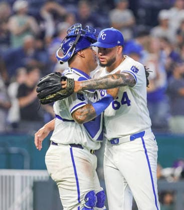 AUG 05, 2026: Kansas City Royals catcher Salvador Perez (13) and Kansas City Royals relief pitcher Steven Cruz (64) celebrates a win against the Minnesota Twins at Kauffman Stadium Kansas City, MO. CSM Kansas City United States - ZUMAc04_ 20260805_zma_c04_019 Copyright: xRomanxPunox