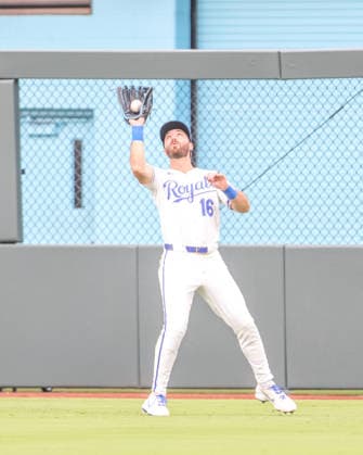 AUG 05, 2026: Kansas City Royals outfielder John Rave (16) catches a fly ball against the Minnesota Twins at Kauffman Stadium Kansas City, MO. CSM Kansas City United States - ZUMAc04_ 20260805_zma_c04_020 Copyright: xRomanxPunox