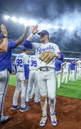 AUG 05, 2026: Kansas City Royals shortstop Bobby Witt Jr. (7) gives a high five after a win against the Minnesota Twins at Kauffman Stadium Kansas City, MO. CSM MLB, Baseball Herren, USA 2026: Twins Vs Royals August 5th  - ZUMAc04_ 20260805_zma_c04_030 Copyright: xRomanxPunox