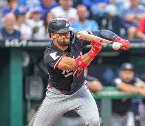 AUG 05, 2026: Minnesota Twins infielder Royce Lewis (23) lays down a bunt in the 4th inning against the Kansas City Royals at Kauffman Stadium Kansas City, MO. CSM MLB, Baseball Herren, USA 2026: Twins Vs Royals August 5th  - ZUMAc04_ 20260805_zma_c04_040 Copyright: xRomanxPunox