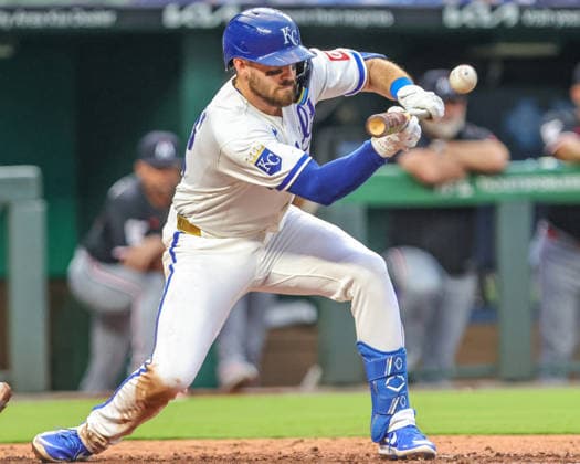 AUG 05, 2026: Kansas City Royals infielder Nick Loftin (12) lays down a bunt in the 5th inning against the Minnesota Twins at Kauffman Stadium Kansas City, MO. CSM MLB, Baseball Herren, USA 2026: Twins Vs Royals August 5th  - ZUMAc04_ 20260805_zma_c04_044 Copyright: xRomanxPunox