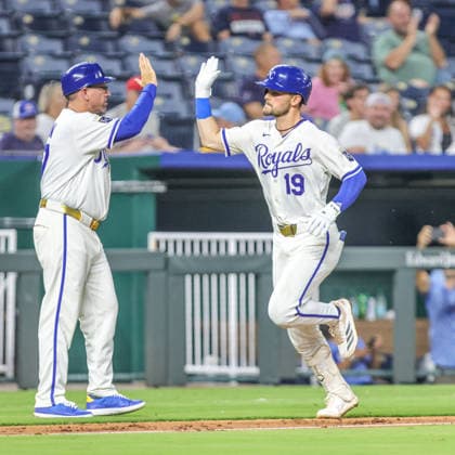 MLB, Baseball Herren, USA 2026: Twins Vs Royals August 5th AUG 05, 2026: Kansas City Royals infielder Michael Massey (19) high fives 3rd base coach after hitting a home run against the Minnesota Twins at Kauffman Stadium Kansas City, MO. Roman Puno CSM (Credit Image: Â Roman Puno Cal Media) Kansas City Missouri United States EDITORIAL USE ONLY Copyright: xx ZUMA-20260805_zma_c04_042.jpg RomanxPunox csmphotothree508964