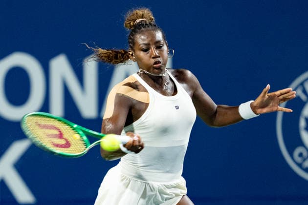 TORONTO, ON - AUGUST 05: Alycia Parks of the United States returns a shot during her match at the WTA, Tennis Damen National Bank Open tournament on August 5, 2026 at Sobeys Stadium in Toronto, ON, Canada (Photo by Julian Avram Icon Sportswire) TENNIS: AUG 05 National Bank Open EDITORIAL USE ONLY Icon2608050420