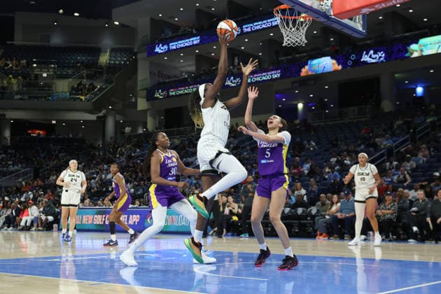 CHICAGO, USA - August 5: Elizabeth Williams (1 Chicago Sky) attempts a layup during the WNBA, Basketball Damen, USA game between the Chicago Sky and Los Angeles Sparks at Wintrust Arena on Monday, August 5 in Chicago, USA  Copyright: xShainaxBenhiyoun SPPx Sportspressphoto_SPR201407