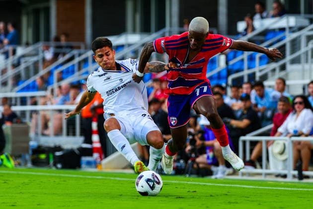 August 5, 2026, Mansfield, Texas, USA: MANSFIELD, TX : FC DallasÃ¢â‚¬â ¢ BERNARD KAMUNGO (77) and QueretaroÃ¢â‚¬â ¢s BAYRON DUARTE (24) get tangled up during their Leagues Cup 2026 match at Texas Health Mansfield Stadium in Mansfield on Wednesday. Mansfield USA - ZUMAm257 20260805_zsp_m257_003 Copyright: xBrianxMcLeanx