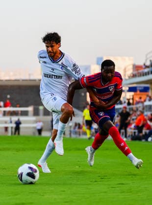 August 5, 2026, Mansfield, Texas, USA: MANSFIELD, TX : QueretaroÃ¢â‚¬â ¢s DIEGO REYES (13) and FC DallasÃ¢â‚¬â ¢ ANDERSON JULIO( 11) eye the ball during their Leagues Cup 2026 match at Texas Health Mansfield Stadium in Mansfield on Wednesday. Mansfield USA - ZUMAm257 20260805_zsp_m257_009 Copyright: xBrianxMcLeanx
