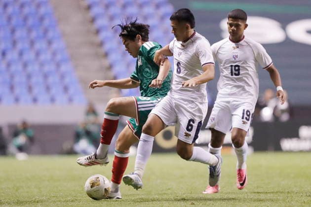 CONCACAF U-20 Championship - Mexico vs Panama Juan Sigala (L) of Mexico vies for the ball with Klissman de Gracia (C) of Panama during a CONCACAF U-20 Championship match between Mexico and Panama at Cuauhtemoc Stadium in Puebla, Mexico, 05 August 2026. Puebla Mexico  Copyright: xHildaxRiosx