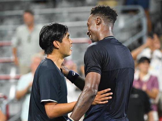 August 5, 2026, Montreal, Pq, Canada: Learner Tien of the United States, left, congratulates Gael Monfils of France on playing his last match in Montreal following their second round match at the National Bank Open tennis tournament in Montreal, on Wednesday, August 5, 2026. Canada News - August 5, 2026  - ZUMAc35_ 20260805_zaf_c35_200 Copyright: xGrahamxHughesx