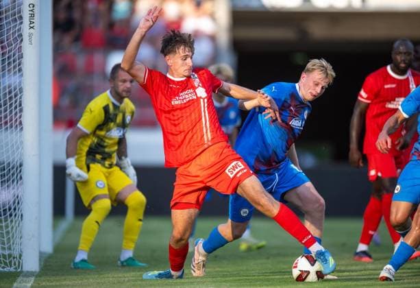 FUSSBALL REGIONALLIGA NORDOST - SAISON 2026-2027 - 3. SPIELTAG FC ROT WEISS ERFURT - SV TASMANIA BERLIN ** NUR FÜR REDAKTIONELLE ZWECKE ** EDITORIAL USE ONLY **<p>05 08 2026-Erfurt: Fussball Regionalliga Nordost 3. Spieltag Saison 2026-2027 Steigerwaldstadion FC Rot Weiss Erfurt - SV Tasmania Berlin im Foto: Benjamin Dreca 14 (FC Rot-Weiß Erfurt) im Zweikampf mit Felix Rehder 19 (SV Tasmania Berlin) ( Deutschland Thueringen Erfurt Copyright: SaschaxFromm *** SOCCER REGIONAL LEAGUE NORTHEAST 2026–2027 SEASON, MATCHDAY 3: FC ROT WEISS ERFURT VS. SV TASMANIA BERLIN ** FOR EDITORIAL PURPOSES ONLY ** EDITORIAL USE ONLY ** August 5, 2026 Erfurt Soccer Regional League Northeast Matchday 3, 2026–2027 Season, Steigerwaldstadion: FC Rot-Weiss Erfurt vs. SV Tasmania Berlin. Pictured: Benjamin Dreca (14) of FC Rot-Weiss Erfurt in a tackle with Felix Rehder (19) SV Tasmania Berlin, Germany, Thuringia, Erfurt. Copyright SaschaxFromm Copyright: SaschaxFromm doc871c5zfp8s71le3flt59 ,EDITORIAL USE ONLY