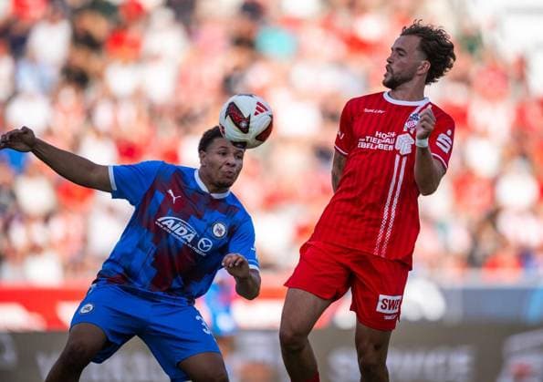 FUSSBALL REGIONALLIGA NORDOST - SAISON 2026-2027 - 3. SPIELTAG FC ROT WEISS ERFURT - SV TASMANIA BERLIN ** NUR FÜR REDAKTIONELLE ZWECKE ** EDITORIAL USE ONLY **<p>05 08 2026-Erfurt: Fussball Regionalliga Nordost 3. Spieltag Saison 2026-2027 Steigerwaldstadion FC Rot Weiss Erfurt - SV Tasmania Berlin im Foto: Luca Kerkemeyer 28 (FC Rot-Weiß Erfurt) im Zweikampf mit Danil Wostrikow 30 (SV Tasmania Berlin) ( Deutschland Thueringen Erfurt Copyright: SaschaxFromm *** SOCCER REGIONAL LEAGUE NORTHEAST 2026–2027 SEASON, MATCHDAY 3: FC ROT WEISS ERFURT VS. SV TASMANIA BERLIN ** FOR EDITORIAL PURPOSES ONLY ** EDITORIAL USE ONLY ** Aug. 5, 2026 Erfurt Soccer Regional League Northeast Matchday 3, 2026–2027 Season, Steigerwaldstadion: FC Rot-Weiss Erfurt vs. SV Tasmania Berlin. Pictured: Luca Kerkemeyer (No. 28) of FC Rot-Weiss Erfurt in a tackle with Danil Wostrikow 30 SV Tasmania Berlin Germany Thuringia Erfurt Copyright SaschaxFromm Copyright: SaschaxFromm doc871ccev4v4l1796wqugc ,EDITORIAL USE ONLY