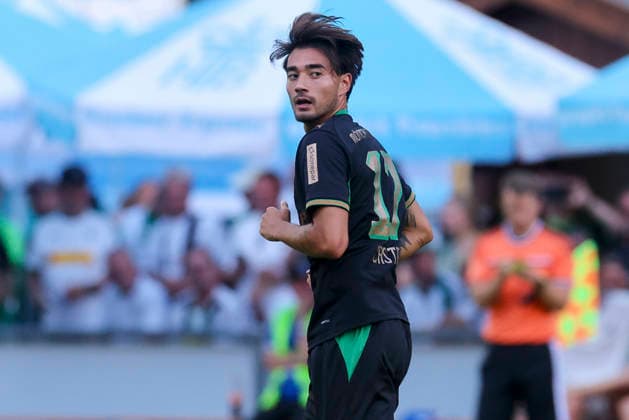 Jens Castrop (Borussia Moenchengladbach) schaut waehrend des Freundschaftsspiels zwischen dem FC Rottach-Egern und Borussia Moenchengladbach, Stadion Birkenmoos am 05. August 2026 in Rottach-Egern, Deutschland. (Foto von Marco Steinbrenner DeFodi Images) +++ Jens Castrop (Borussia Moenchengladbach) looks on during the Friendly match between FC Rottach-Egern and Borussia Moenchengladbach at Stadion Birkenmoos on August 5, 2026 in Rottach-Egern, Germany. (Photo by Marco Steinbrenner DeFodi Images) (Photo by Marco Steinbrenner DeFodi Images) - *** Jens Castrop of Borussia Mönchengladbach watches during the friendly match between FC Rottach Egern and Borussia Mönchengladbach, Birkenmoos Stadium on August 5, 2026, in Rottach Egern, Germany Photo by Marco Steinbrenner DeFodi Images Jens Castrop Borussia Mönchengladbach looks on during the friendly match between FC Rottach Egern and Borussia Mönchengladbach at Birkenmoos Stadium on August 5, 2026 in Rottach Egern, Germany. Photo by Marco Steinbrenner, DeFodi Images. Photo by Marco Steinbrenner, DeFodi Images.