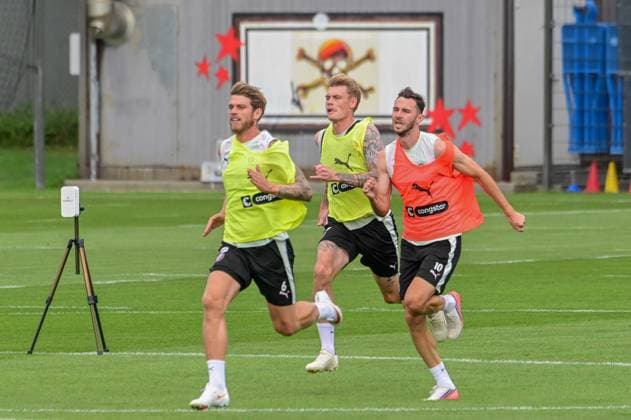 Lauftraining Spurt Sprint Marcus Mathisen Eric Smith Branimir Hrgota ( Pauli ) Deutschland , Hamburg , Trainingsgelände an der Kollaustrasse , Fussball , 2. Bundesliga , FC St Pauli *** Running Training, Sprint, Marcus Mathisen, Eric Smith, Branimir Hrgota, St. Pauli, Germany, Hamburg, Training Facility on Kollaustrasse, Soccer, 2. Bundesliga, FC St. Pauli
