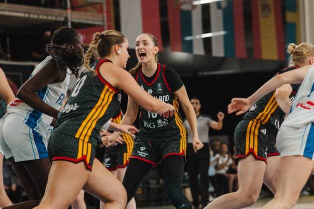 RECORD DATE NOT STATED Eine Spielerin des deutschen Nationalteams ( 16) jubelt mit geballter Faust und offenem Mund, umgeben von Mitspielerinnen in schwarzen FIBA-Trikots. Im Hintergrund sind Gegenspielerinnen in weißen Trikots sowie Zuschauer in der Kistamässan Stockholm zu sehen. Deutschland-Spielerin ( 16) jubelt beim Basketball-Match in Stockholm *** A player on the German U-16 national team celebrates with a clenched fist and her mouth open, surrounded by teammates in black FIBA jerseys. In the background, opposing players in white jerseys and spectators at Kistamässan in Stockholm can be seen. The German player No. 16 celebrates during a basketball game in Stockholm. Copyright: xJoelxKruehlerx