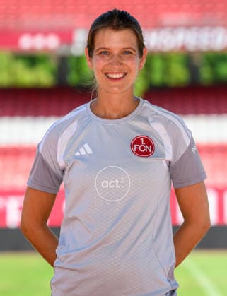 04.08.2026 - 1. FC Nürnberg FCN ( Club Clubfrauen ) - 1. Frauen Fussball Bundesliga BL - Saison 2026 2027 - Fototermin Porträttermin Vorstellung Präsentation Pressetermin - - xwoxzix - Einzelbild Einzelfoto Portrait Porträt Kopfbild - Lea Siebenhaar ( Sportpsychologin 1. FC Nürnberg FCN ) *** August 4, 2026 1 FC Nürnberg FCN Club Women s Team Women s Soccer Bundesliga (BL) 2026–2027 Season Photo Shoot Portrait Session Introduction Presentation Press Event xwoxzix Single Image Individual Photo Portrait Headshot Lea Siebenhaar SportsPsychologist 1 FC Nuremberg FCN