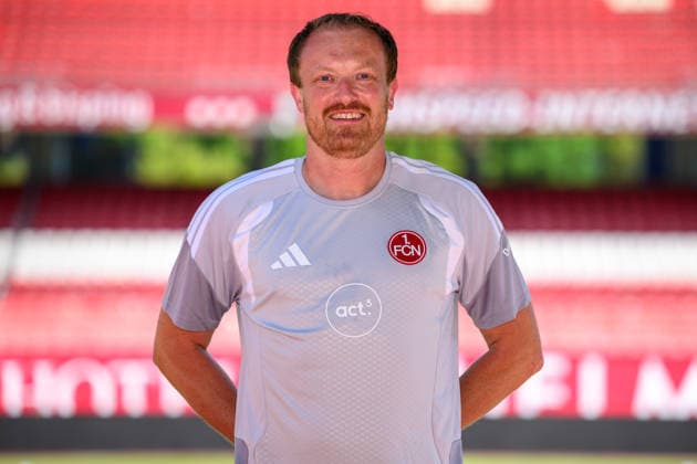 04.08.2026 - 1. FC Nürnberg FCN ( Club Clubfrauen ) - 1. Frauen Fussball Bundesliga BL - Saison 2026 2027 - Fototermin Porträttermin Vorstellung Präsentation Pressetermin - - xwoxzix - Einzelbild Einzelfoto Portrait Porträt Kopfbild - Prof. Dr. Werner Krutsch ( Mannschaftsarzt 1. FC Nürnberg FCN ) *** August 4, 2026 1 FC Nürnberg FCN Club Women s Team Women s Soccer Bundesliga (BL) 2026–2027 Season Photo Shoot Portrait Session Introduction Presentation Press Conference xwoxzix Single Image Individual Photo Portrait Headshot Prof. Dr. Werner Krutsch Team Photo1 FC Nuremberg FCN