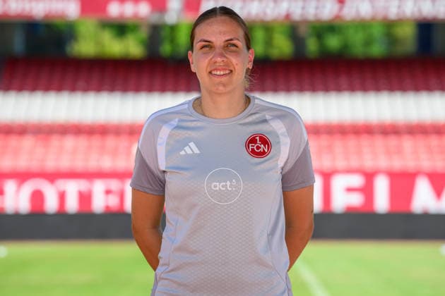 04.08.2026 - 1. FC Nürnberg FCN ( Club Clubfrauen ) - 1. Frauen Fussball Bundesliga BL - Saison 2026 2027 - Fototermin Porträttermin Vorstellung Präsentation Pressetermin - - xwoxzix - Einzelbild Einzelfoto Portrait Porträt Kopfbild - Laura Lücker ( Teammanager 1. FC Nürnberg FCN ) *** August 4, 2026 1 FC Nürnberg FCN Club Women s Team Women s Soccer Bundesliga (BL) 2026–2027 Season Photo Shoot Portrait Session Introduction Presentation Press Conference xwoxzix Single Image Individual Photo Portrait Headshot Laura Lücker Team Manager 1 FC Nuremberg FCN