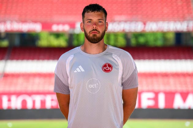 04.08.2026 - 1. FC Nürnberg FCN ( Club Clubfrauen ) - 1. Frauen Fussball Bundesliga BL - Saison 2026 2027 - Fototermin Porträttermin Vorstellung Präsentation Pressetermin - - xwoxzix - Einzelbild Einzelfoto Portrait Porträt Kopfbild - Melwin Wulff ( Torwart-Trainer 1. FC Nürnberg FCN ) *** August 4, 2026 1 FC Nürnberg FCN Club Women s Team Women s Soccer Bundesliga (BL) 2026–2027 Season Photo Shoot Portrait Session Introduction Presentation Press Conference xwoxzix Single Image Individual Photo Portrait Headshot Melwin Wulff Goalkeeper Coach 1 FC Nuremberg FCN