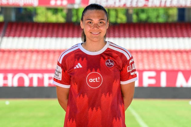 04.08.2026 - 1. FC Nürnberg FCN ( Club Clubfrauen ) - 1. Frauen Fussball Bundesliga BL - Saison 2026 2027 - Fototermin Porträttermin Vorstellung Präsentation Pressetermin - - xwoxzix - Einzelbild Einzelfoto Portrait Porträt Kopfbild - Clara Fröhlich Froehlich (5, 1. FC Nürnberg FCN ) *** August 4, 2026 1 FC Nürnberg FCN Club Women s Team Women s Soccer Bundesliga (BL) 2026–2027 Season Photo Shoot Portrait Session Introduction Presentation Press Conference xwoxzix Single Image Individual Photo Portrait Headshot Clara Fröhlich Froehlich 5, 1 FC Nuremberg FCN