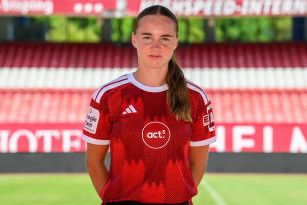 04.08.2026 - 1. FC Nürnberg FCN ( Club Clubfrauen ) - 1. Frauen Fussball Bundesliga BL - Saison 2026 2027 - Fototermin Porträttermin Vorstellung Präsentation Pressetermin - - xwoxzix - Einzelbild Einzelfoto Portrait Porträt Kopfbild - Charline Coutel (6, 1. FC Nürnberg FCN ) *** August 4, 2026 1 FC Nuremberg FCN Club Women s Team 1 Women s Soccer Bundesliga (BL) 2026–2027 Season Photo Shoot Portrait Session Introduction Presentation Press Event xwoxzix Single Image Single Photo Portrait Headshot Charline Coutel 6, 1 FC Nuremberg FCN