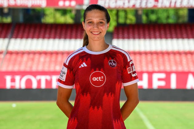 04.08.2026 - 1. FC Nürnberg FCN ( Club Clubfrauen ) - 1. Frauen Fussball Bundesliga BL - Saison 2026 2027 - Fototermin Porträttermin Vorstellung Präsentation Pressetermin - - xwoxzix - Einzelbild Einzelfoto Portrait Porträt Kopfbild - Laura Miller (9, 1. FC Nürnberg FCN ) *** August 4, 2026 1 FC Nuremberg FCN Club Women s Team 1 Women s Soccer Bundesliga (BL) 2026–2027 Season Photo Shoot Portrait Session Introduction Presentation Press Conference xwoxzix Single Image Individual Photo Portrait Headshot Laura Miller 9, 1 FC Nuremberg FCN