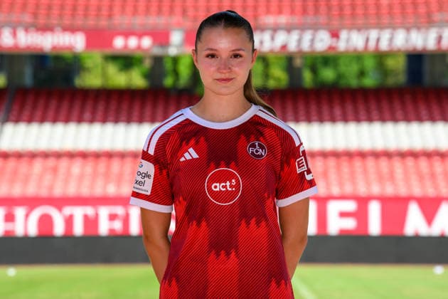 04.08.2026 - 1. FC Nürnberg FCN ( Club Clubfrauen ) - 1. Frauen Fussball Bundesliga BL - Saison 2026 2027 - Fototermin Porträttermin Vorstellung Präsentation Pressetermin - - xwoxzix - Einzelbild Einzelfoto Portrait Porträt Kopfbild - Hanna Deuber (29, 1. FC Nürnberg FCN ) *** August 4, 2026 1 FC Nuremberg (FCN) Women s Club Women s Soccer Bundesliga (BL) 2026–2027 Season Photo Shoot Portrait Session Introduction Presentation Press Conference xwoxzix Single Image Individual Photo Portrait Headshot Hanna Deuber 29, 1 FC Nuremberg FCN