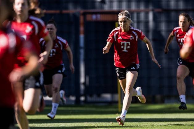 Training 1. FC Köln Frauen; 06.08.2026 KÖLN, DEUTSCHLAND - AUGUST 06: Kathrin Kathy Henrichs (1. FC Köln, 4) während einer Trainingseinheit der Frauen des 1. FC Köln auf Platz 7 des Geissbockheims am 06.08.2026 in Köln, Deutschland *** Training: 1 FC Köln Women, August 6, 2026, Cologne, GERMANY AUGUST 6 Kathrin Kathy Henrichs of 1 FC Köln, No. 4, during a training session for the 1 FC Köln women’s team on Field 7 at the Geissbockheim on August 6, 2026, in Cologne, Germany Copyright: xBEAUTIFULxSPORTS Wunderlx