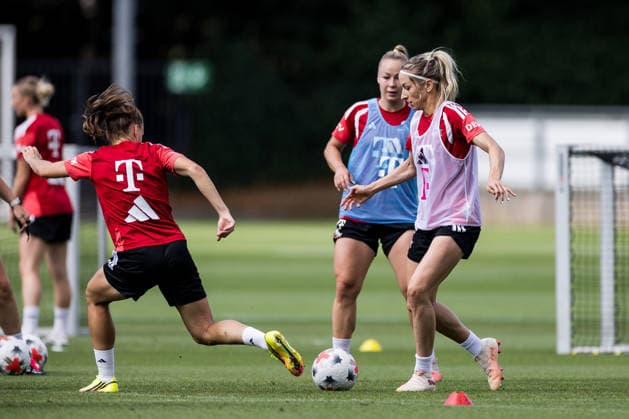 Training 1. FC Köln Frauen; 06.08.2026 KÖLN, DEUTSCHLAND - AUGUST 06: Kathrin Kathy Henrichs (1. FC Köln, 4) am Ball während einer Trainingseinheit der Frauen des 1. FC Köln auf Platz 7 des Geissbockheims am 06.08.2026 in Köln, Deutschland *** Training: 1. FC Köln Women, August 6, 2026, Cologne, GERMANY AUGUST 6 Kathrin Kathy Henrichs of 1 FC Köln, No. 4, on the ball during a training session for the 1 FC Köln women’s team on Field 7 at the Geissbockheim on August 6, 2026, in Cologne, Germany Copyright: xBEAUTIFULxSPORTS Wunderlx