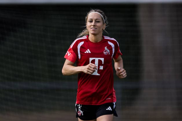 Training 1. FC Köln Frauen; 06.08.2026 KÖLN, DEUTSCHLAND - AUGUST 06: Kathrin Kathy Henrichs (1. FC Köln, 4) während einer Trainingseinheit der Frauen des 1. FC Köln auf Platz 7 des Geissbockheims am 06.08.2026 in Köln, Deutschland *** Training: 1 FC Köln Women, August 6, 2026, Cologne, GERMANY AUGUST 6 Kathrin Kathy Henrichs of 1 FC Köln, No. 4, during a training session for the 1 FC Köln women’s team on Field 7 at the Geissbockheim on August 6, 2026, in Cologne, Germany Copyright: xBEAUTIFULxSPORTS Wunderlx