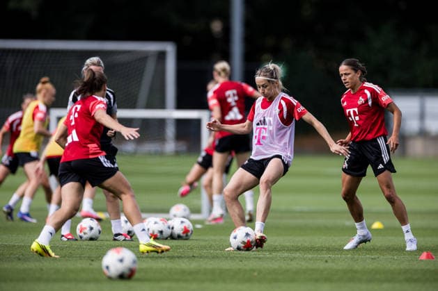 Training 1. FC Köln Frauen; 06.08.2026 KÖLN, DEUTSCHLAND - AUGUST 06: Kathrin Kathy Henrichs (1. FC Köln, 4) am Ball während einer Trainingseinheit der Frauen des 1. FC Köln auf Platz 7 des Geissbockheims am 06.08.2026 in Köln, Deutschland *** Training: 1. FC Köln Women, August 6, 2026, Cologne, GERMANY AUGUST 6 Kathrin Kathy Henrichs of 1 FC Köln, No. 4, with the ball during a training session for the 1 FC Köln women’s team on Field 7 at the Geissbockheim on August 6, 2026, in Cologne, Germany Copyright: xBEAUTIFULxSPORTS Wunderlx