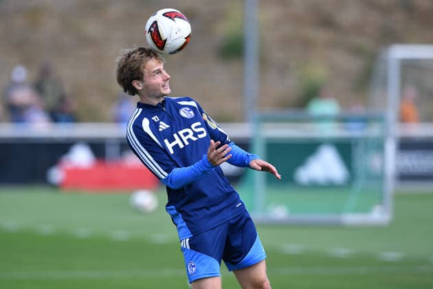 Fußball 1. Bundesliga Training FC Schalke 04 am 06.08.2026 auf dem Trainingsgelände an der Veltins Arena in Gelsenkirchen Finn Porath ( Schalke ) *** Soccer, Bundesliga 1: FC Schalke 04 training session on August 6, 2026, at the training facility at the Veltins Arena in Gelsenkirchen. Finn Porath, Schalke xRx