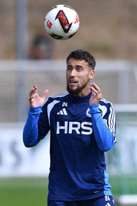 Fußball 1. Bundesliga Training FC Schalke 04 am 06.08.2026 auf dem Trainingsgelände an der Veltins Arena in Gelsenkirchen Adil Aouchiche ( Schalke ) *** Soccer, Bundesliga 1: FC Schalke 04 training session on August 6, 2026, at the training facility at the Veltins Arena in Gelsenkirchen. Adil Aouchiche, Schalke xRx