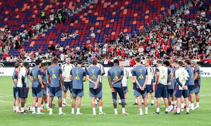HKG, Vincent Kompany startet das Training, Training FC Bayern Muenchen in Kowloon, Hong Kong am 06. 08.2026, Saison 2026-27, Training FC Bayern Muenchen in Kowloon, Hong Kong am 06. 08.2026, Saison 2026-27 Hong Kong *** HKG, Vincent Kompany kicks off training; FC Bayern Munich training session in Kowloon, Hong Kong on August 6, 2026; 2026–27 season; FC Bayern Munich training session in Kowloon, Hong Kong on August 6, 2026; 2026–27 season, Hong Kong Copyright: xEibner-Pressefotox EP_JNL