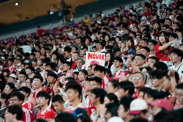 Sport Bilder des Tages HONGKONG-SOCCER FOOTBALL-FEST Manuel Neuer™s fan showing a banner during open training of FC Bayern Munich at Kai Tan Stadium during the Audi Football Summit 2026 in Hong Kong, August 6, 2026. NEXPHER Vernon Yuen HONG KONG