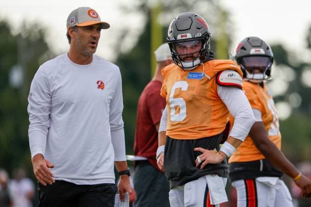 August 6, 2026, Tampa, Florida, USA: Tampa Bay Buccaneers quarterback Baker Mayfield (6) prepares to run a passing drill, while offensive coordinator Zac Robinson coaches players during training camp at the AdventHealth Training Center in Tampa on Thursday, Aug. 6, 2026. Tampa USA - ZUMAs70_ 0863477082st Copyright: xJeffereexWoox