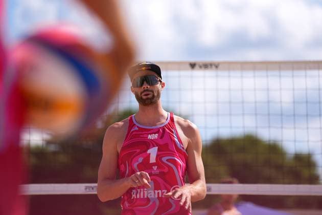 Anders Mol ( NOR ) during the Beachvolleyball Elite 16 match between Anders Mol Christian Sorum (NOR) and Jakob Sepka Jiri Sedlak (CZE) Rennbahn Hamburg-Horn, Hamburg.  Copyright: xJuliaxKneisslx xSPPx Sportspressphoto_SPR201523