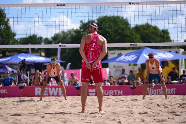 Anders Mol ( NOR ) Jiri Sedlak ( CZE ) Jakob Sepka ( CZE ) during the Beachvolleyball Elite 16 match between Anders Mol Christian Sorum (NOR) and Jakob Sepka Jiri Sedlak (CZE) Rennbahn Hamburg-Horn, Hamburg.  Copyright: xJuliaxKneisslx xSPPx Sportspressphoto_SPR201524