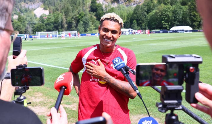 RB Leipzig - AUT Trainingslager Bundesliga Saalfelden, 06.08.2026, Gut Brandlhof, Fussball, Bundesliga, GER , RB Leipzig - Trainingslager in Saalfelden am Steinernen Meer AUT. , Im Bild: Antonio Nusa (7, RB Leipzig) im Mediengespräch. , *** RB Leipzig (AUT) Training Camp, Bundesliga, Saalfelden, August 6, 2026, Gut Brandlhof, Soccer, Bundesliga, GER, RB Leipzig Training Camp in Saalfelden am Steinernen Meer (AUT), Pictured: Antonio Nusa 7, RB Leipzig at a press conference, Picture Point