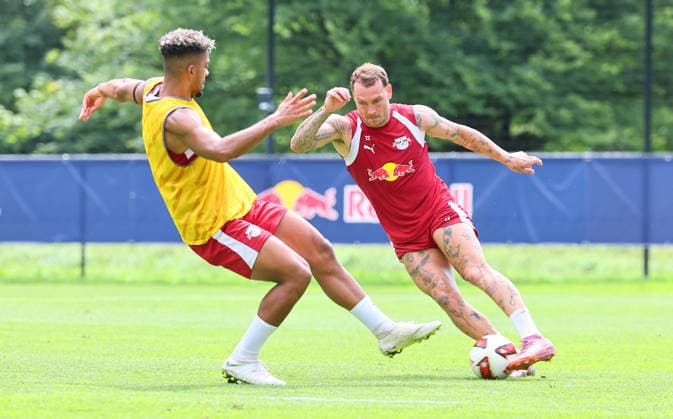 RB Leipzig - AUT Trainingslager Bundesliga Saalfelden, 06.08.2026, Gut Brandlhof, Fussball, Bundesliga, GER , RB Leipzig - Trainingslager in Saalfelden am Steinernen Meer AUT. , Im Bild v.l.: Benjamin Henrichs (39, RB Leipzig) und David Raum (22, RB Leipzig) , *** RB Leipzig (AUT) Training Camp, Bundesliga, Saalfelden, August 6, 2026, Gut Brandlhof, Soccer, Bundesliga, GER, RB Leipzig training camp in Saalfelden am Steinernen Meer, AUT. Pictured from left: Benjamin Henrichs (39), RB Leipzig, and David Raum (22), RB Leipzig, Picture Point