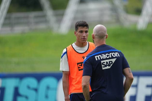 06.08.2026, Stadion Seefeld, Seefeld, Trainingslager TSG Hoffenheim in Seefeld 2026 , Adam Daghim (Hoffenheim), Trainer Christian Ilzer (Hoffenheim) (Photo by Hasan Bratic DeFodi Images) - *** August 6, 2026, Seefeld Stadium, Seefeld, TSG Hoffenheim Training Camp in Seefeld 2026, Adam Daghim (Hoffenheim), Coach Christian Ilzer (Hoffenheim). Photo by Hasan Bratic, DeFodi Images
