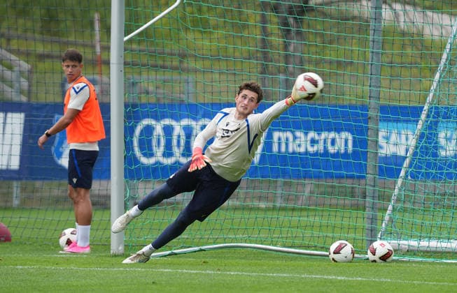 06.08.2026, Stadion Seefeld, Seefeld, Trainingslager TSG Hoffenheim in Seefeld 2026 , Torwart Lukas Petersson (Hoffenheim) (Photo by Hasan Bratic DeFodi Images) - *** August 6, 2026, Seefeld Stadium, Seefeld, TSG Hoffenheim s 2026 training camp in Seefeld, Hoffenheim goalkeeper Lukas Petersson. Photo by Hasan Bratic, DeFodi Images