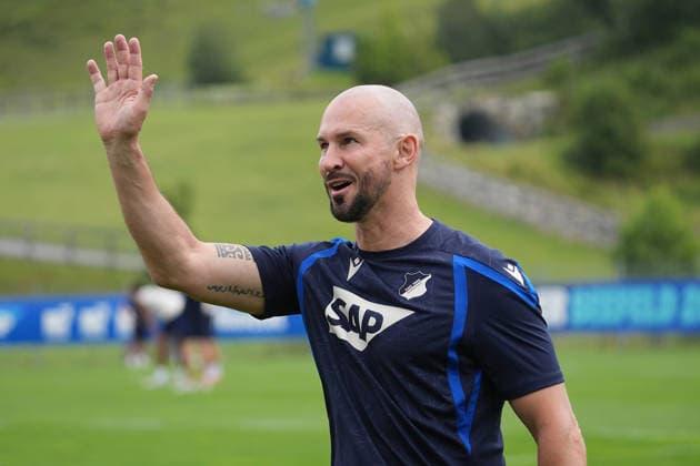 06.08.2026, Stadion Seefeld, Seefeld, Trainingslager TSG Hoffenheim in Seefeld 2026 , Trainer Christian Ilzer (Hoffenheim) (Photo by Hasan Bratic DeFodi Images) - *** August 6, 2026, Seefeld Stadium, Seefeld, TSG Hoffenheim s 2026 training camp in Seefeld, Coach Christian Ilzer, Hoffenheim. Photo by Hasan Bratic, DeFodi Images