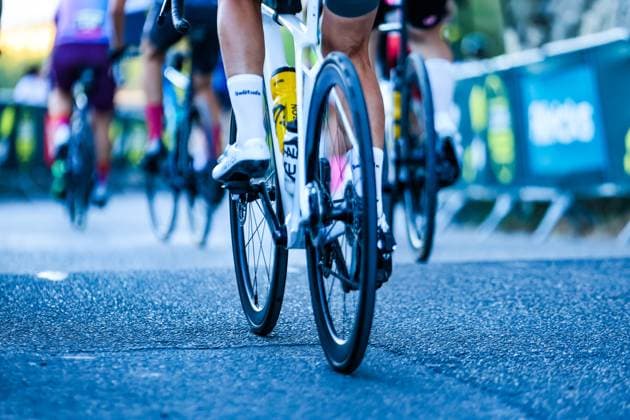 ÉTAPE DU TOUR DE FRANCE FEMMES AVEC ZWIFT PHOTOPQR LE DAUPHINE Eliot BERNARD ; Vaison-la-Romaine ; 06 08 2026 ; Vaison-la-Romaine, le 6 août 2026. Départ de l étape du Tour de France Femmes avec Zwift. Photo Eliot Bernard. Ce jeudi, 6e étape du Tour de France Femmes 2026 entre Montbrison (Loire) et Tournon-sur-Rhône (Ardèche - 6th day of du Tour de France Femmes 2026 between Montbrison (Loire) and Tournon-sur-Rhône (Ardèche) Vaison-la-Romaine Vaucluse Provence-Alpes-Côte d Azur France  Copyright: xPHOTOPQR LExDAUPHINE MAXPPPxEliotxBERNARDx 20260806JDL1969 20260806JDL1969