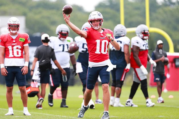 FOXBOROUGH, MA - AUGUST 06: Drake Maye 10 of the New England Patriots throws the ball during New England Patriots training camp on August 6, 2026 at Gillette Stadium in Foxborough, Massachusetts. (Photo by Summer Lamont Icon Sportswire) NFL, American Football Herren, USA AUG 06 Patriots Training Camp EDITORIAL USE ONLY Icon260806004