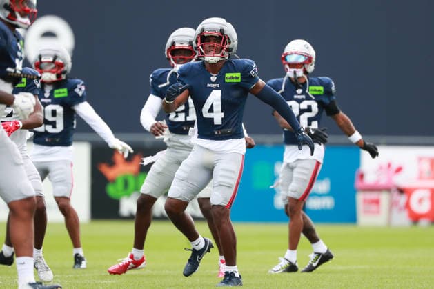 FOXBOROUGH, MA - AUGUST 06: Craig Woodson 4 of the New England Patriots warms up during New England Patriots training camp on August 6, 2026 at Gillette Stadium in Foxborough, Massachusetts. (Photo by Summer Lamont Icon Sportswire) NFL, American Football Herren, USA AUG 06 Patriots Training Camp EDITORIAL USE ONLY Icon260806010