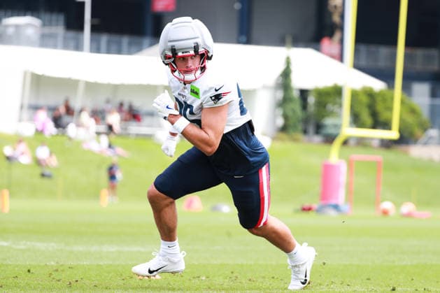 FOXBOROUGH, MA - AUGUST 06: Hunter Henry 85 of the New England Patriots runs through a drill during New England Patriots training camp on August 6, 2026 at Gillette Stadium in Foxborough, Massachusetts. (Photo by Summer Lamont Icon Sportswire) NFL, American Football Herren, USA AUG 06 Patriots Training Camp EDITORIAL USE ONLY Icon260806023