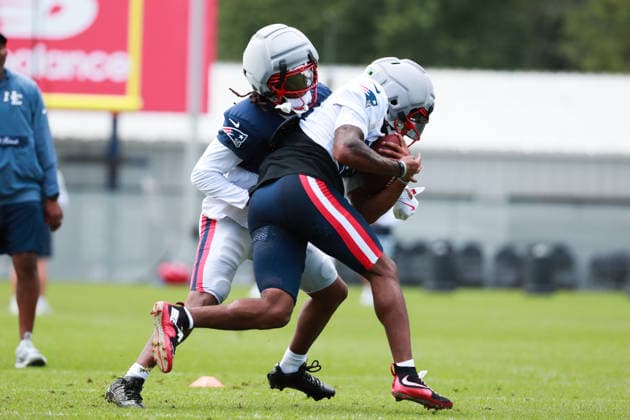 FOXBOROUGH, MA - AUGUST 06: Kyle Williams 18 of the New England Patriots faces Brandon Crossley 39 of the New England Patriots in a drill during New England Patriots training camp on August 6, 2026 at Gillette Stadium in Foxborough, Massachusetts. (Photo by Summer Lamont Icon Sportswire) NFL, American Football Herren, USA AUG 06 Patriots Training Camp EDITORIAL USE ONLY Icon260806027