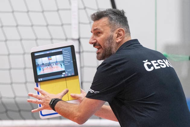 Coach of Czech team Ioannis Athanasopoulos reacts during the women s volleyball friendly match between Czech Republic and Romania prior to Women s European Volleyball Championship 2026, on August 6, 2026, in Tabor, Czech Republic. (CTKxPhoto VaclavxPancer) CTKPhotoP2026080606012  CTKPhotoP2026080606012