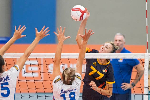 Cristina Miron of Romania, right, in action during the women s volleyball friendly match between Czech Republic and Romania prior to Women s European Volleyball Championship 2026, on August 6, 2026, in Tabor, Czech Republic. (CTKxPhoto VaclavxPancer) CTKPhotoP2026080606023  CTKPhotoP2026080606023