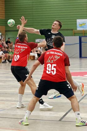 06.08.2026, xovx, Handball Lindencup, HSG Linden - TuS Holzheim v.l. Simon Giebenhain (TuS Holzheim), Nikolas Adamczyk (HSG Linden), Max Schneider (TuS Holzheim) Linden Stadthalle Hessen Deutschland (DE) *** August 6, 2026, xovx, Lindencup Handball Tournament, HSG Linden vs. TuS Holzheim: Simon Giebenhain (TuS Holzheim), Nikolas Adamczyk (HSG Linden), Max Schneider (TuS Holzheim), Linden City Hall, Hesse, Germany, DE